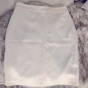 Cream pencil skirt / work once / great condition / size 4